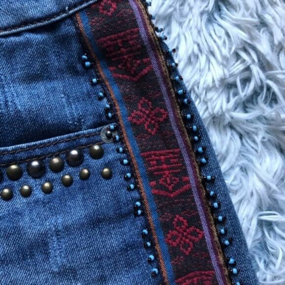 Mudd Distressed Blue Mid Rise Medium Wash Blue Denim Punk Jeans Shorts Size 9 - Picture 5 of 6